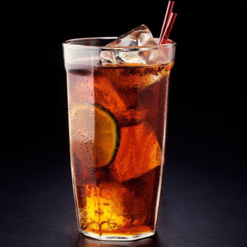 Ett glas med Jack Daniels och Coca-Cola