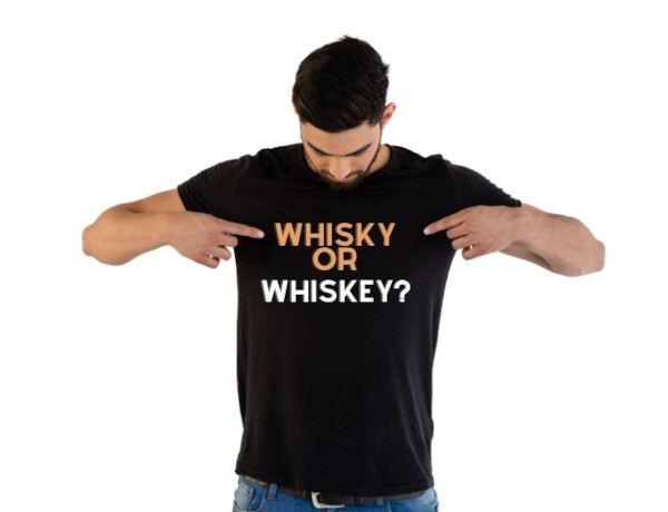 Svart t-shirt med orden Whisky or Whiskey